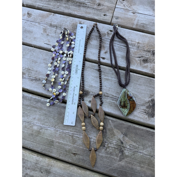 3 vintage Vacation Style necklaces - Picture 2 of 10